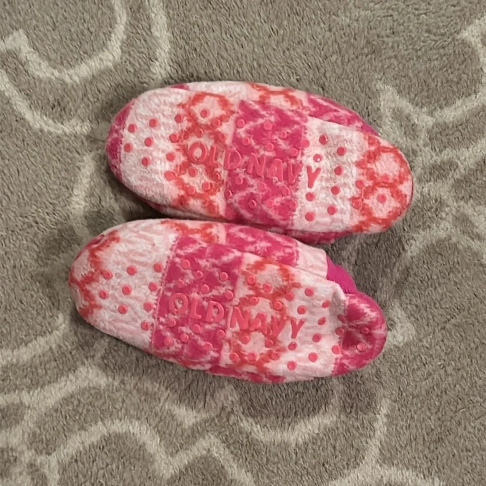 Old Navy Fuzzy Slippers, size 6 - Picture 2 of 2
